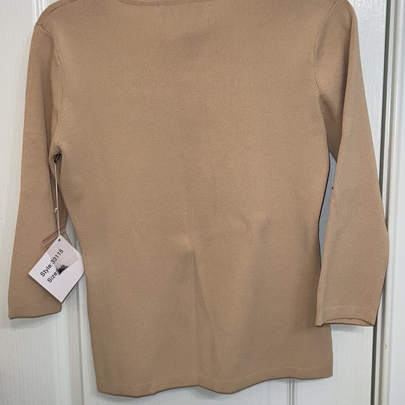 Joseph A 3/4 Lead fine gauge sweater. Size large. New with tags. - Picture 5 of 8